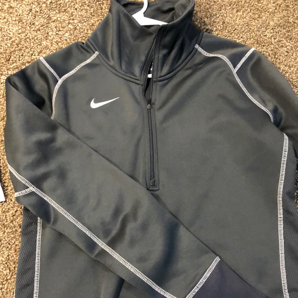 Medium Nike therma-fit great condition!!